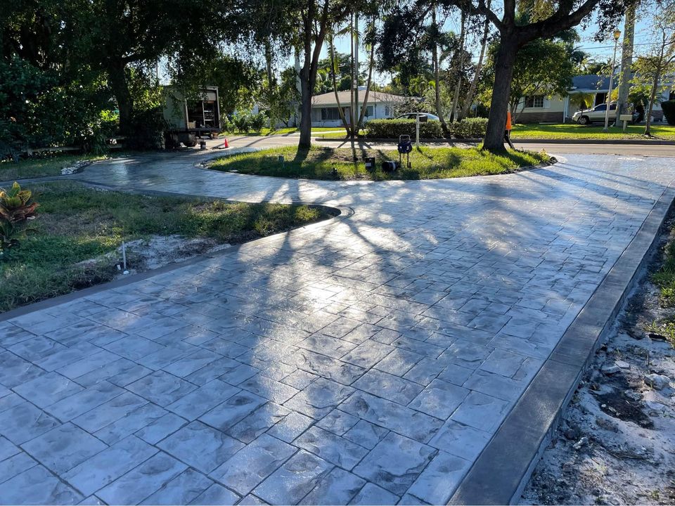 beautifully designed stamped concrete driveway in Naples FL